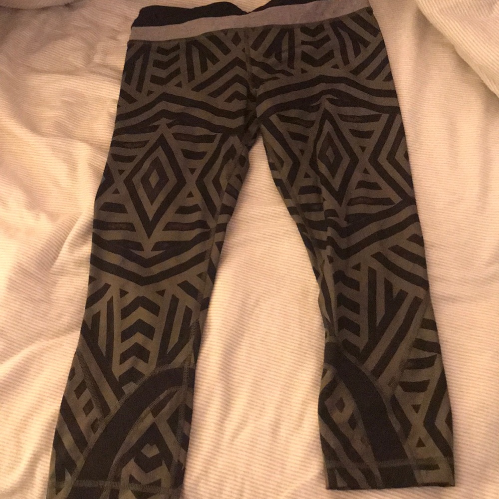 Patterned lulu crop legging